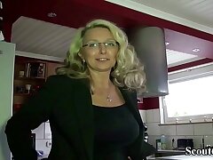 DEUTSCHE MILF MIT MEGA TITTEN wird vom