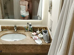 StepSister Inert Came relative to the Shower and Gave a Blowjob