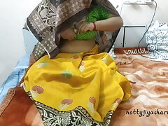 Bhabhi ki salwar khol ke badi gand dekhi