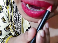 Indian Priya Bhabhi applies Lipstick