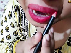 Indian Priya Bhabhi applies Lipstick