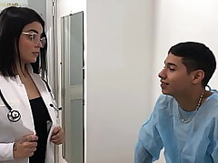 doctora spectacular se folla a su paciente con polla gigante - culos grandes